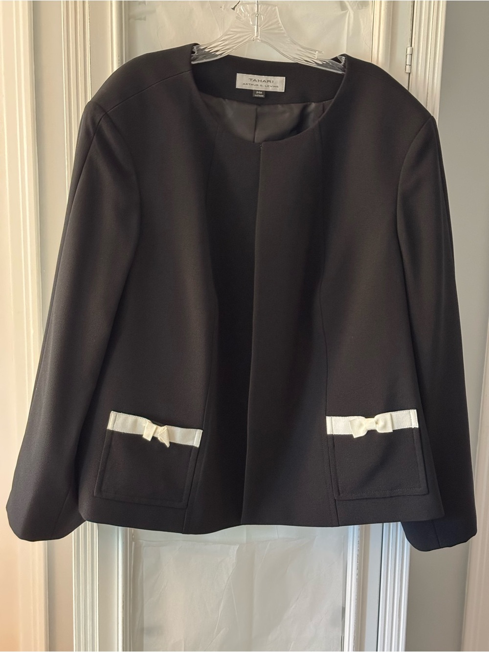 Tahari Black Open-Front Collarless Blazer with White Pocket Bows Size 24W
